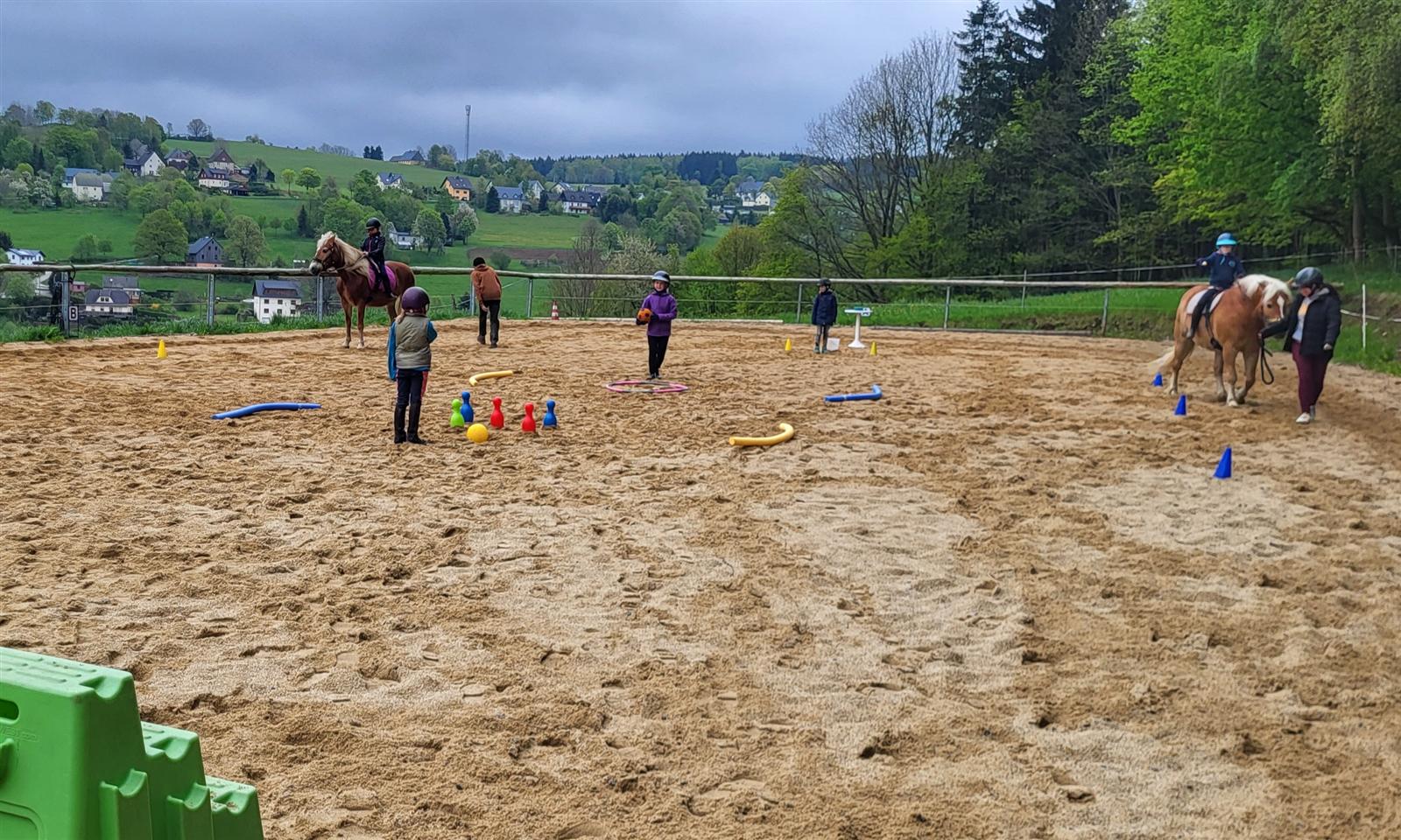 Reitunterricht auf dem Sandplatz